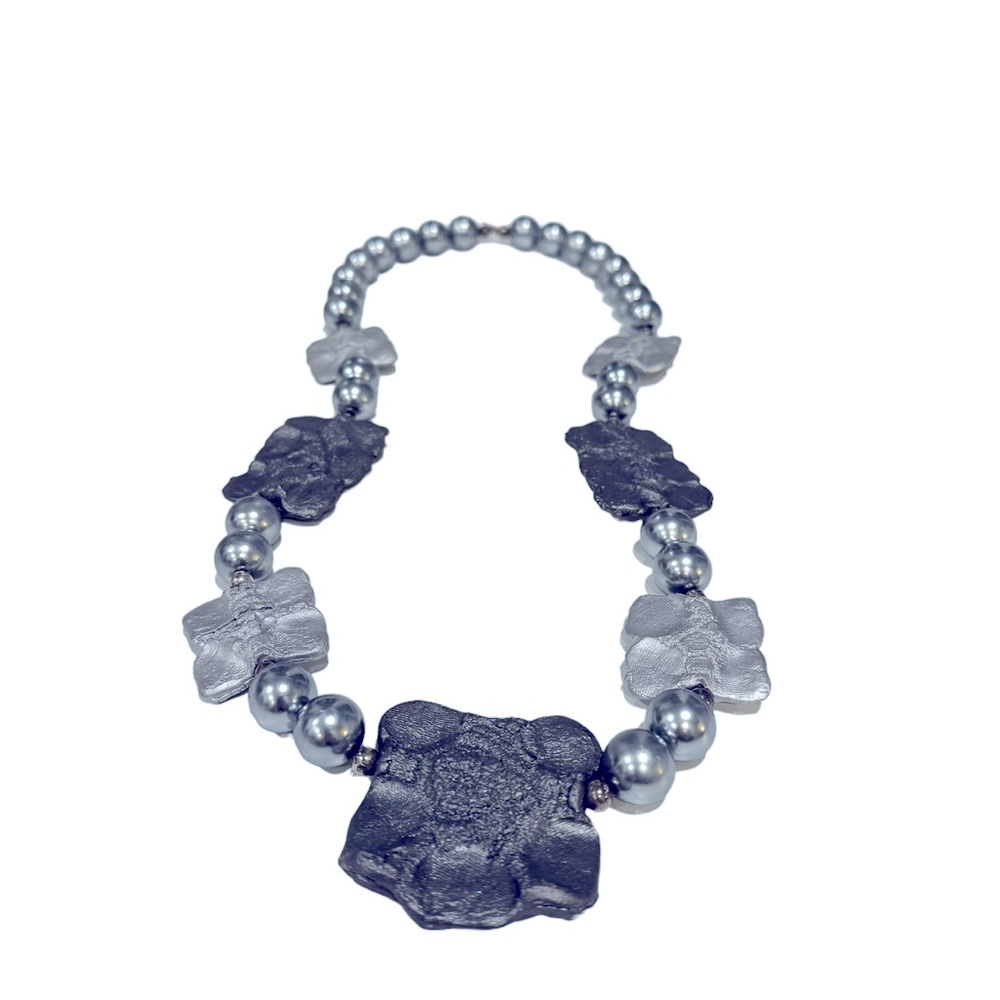 Vintage Ethel Lippman stonewear statement necklace in shades of silver. EUC